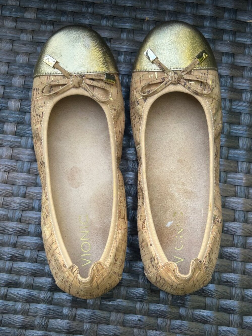 Women's VIONIC  Minna Cork Flats With Gold Toe Size 6